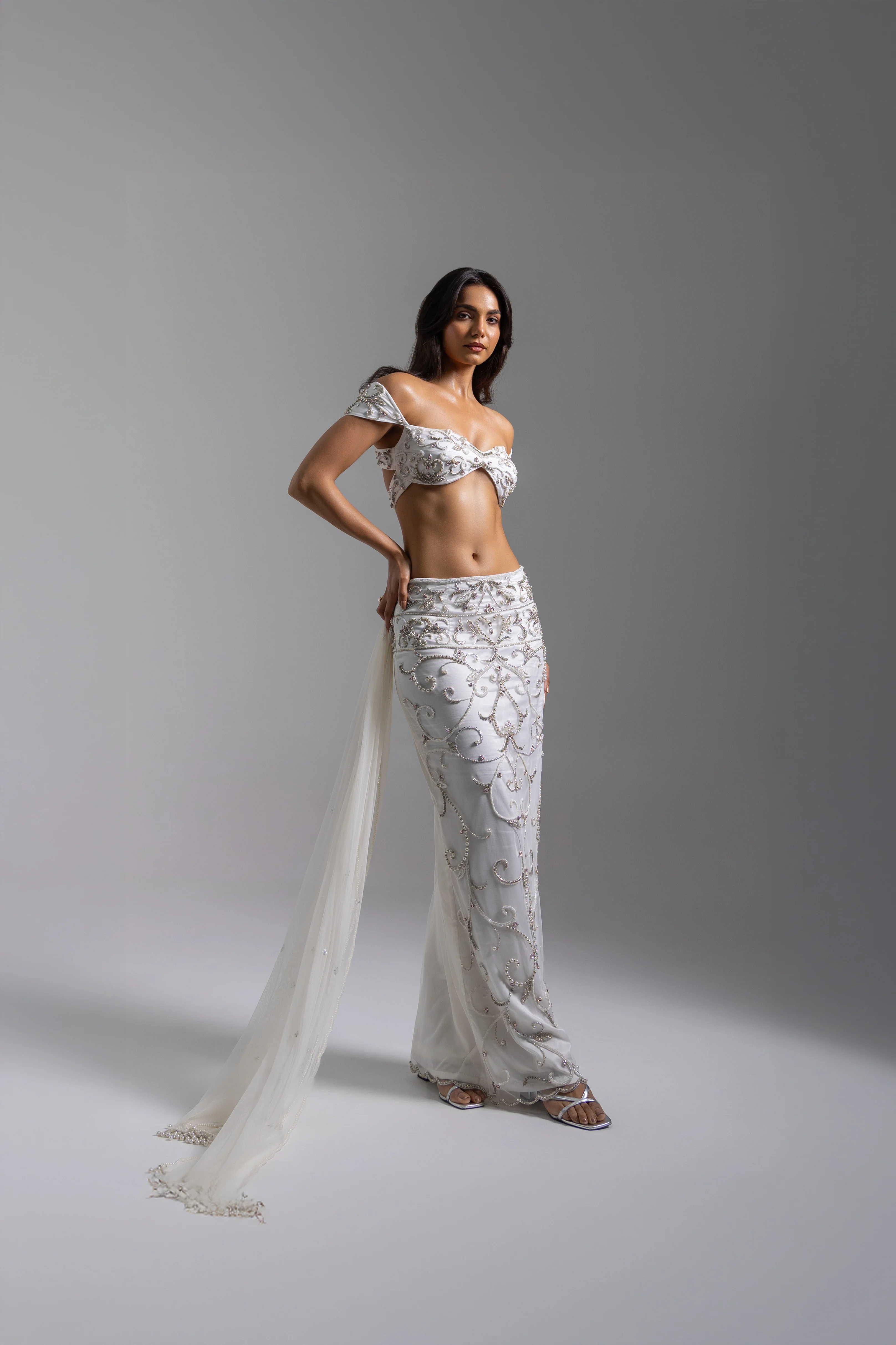 LOOK 03 - Image 4