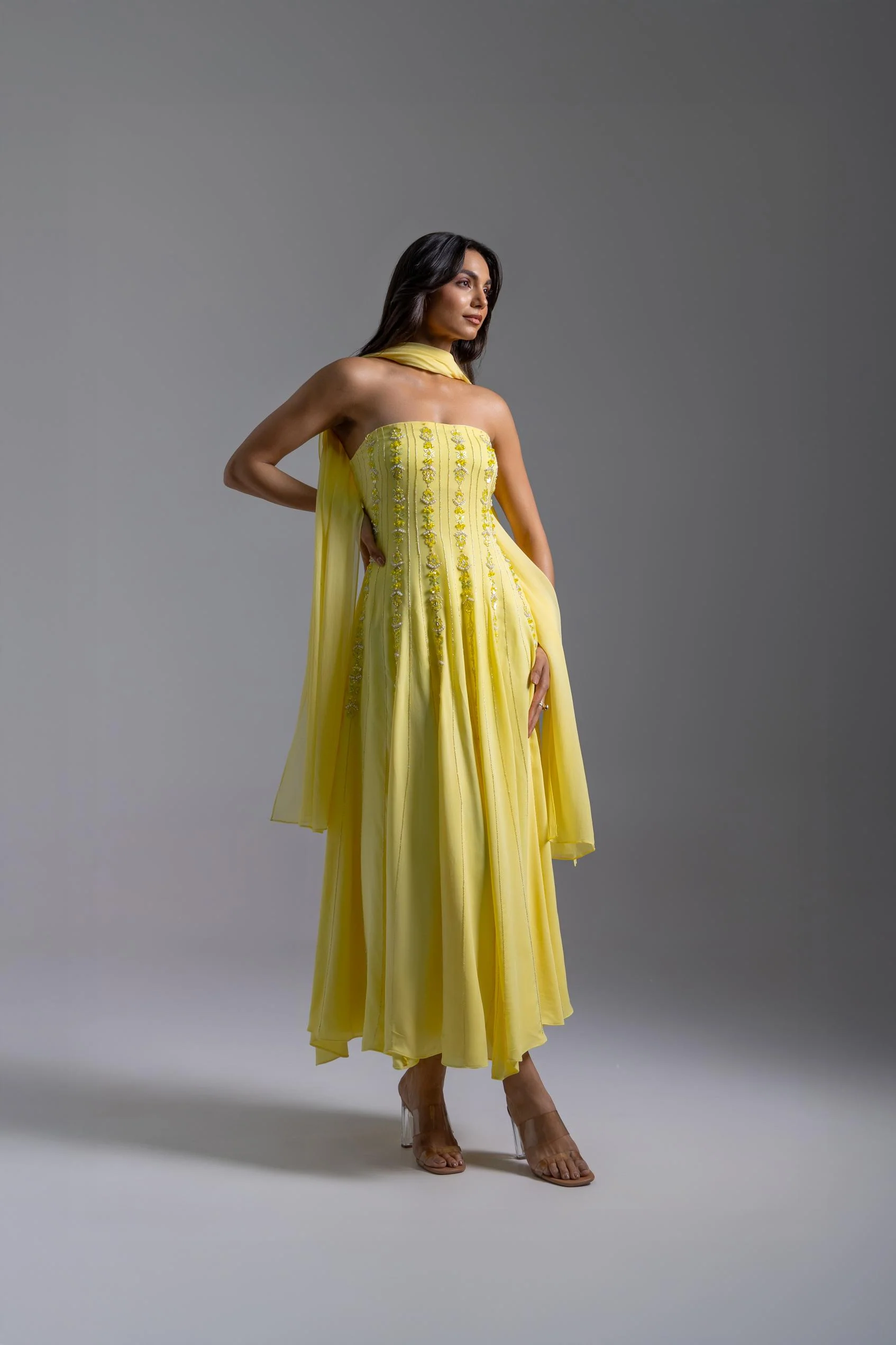 LOOK 04 - Image 3