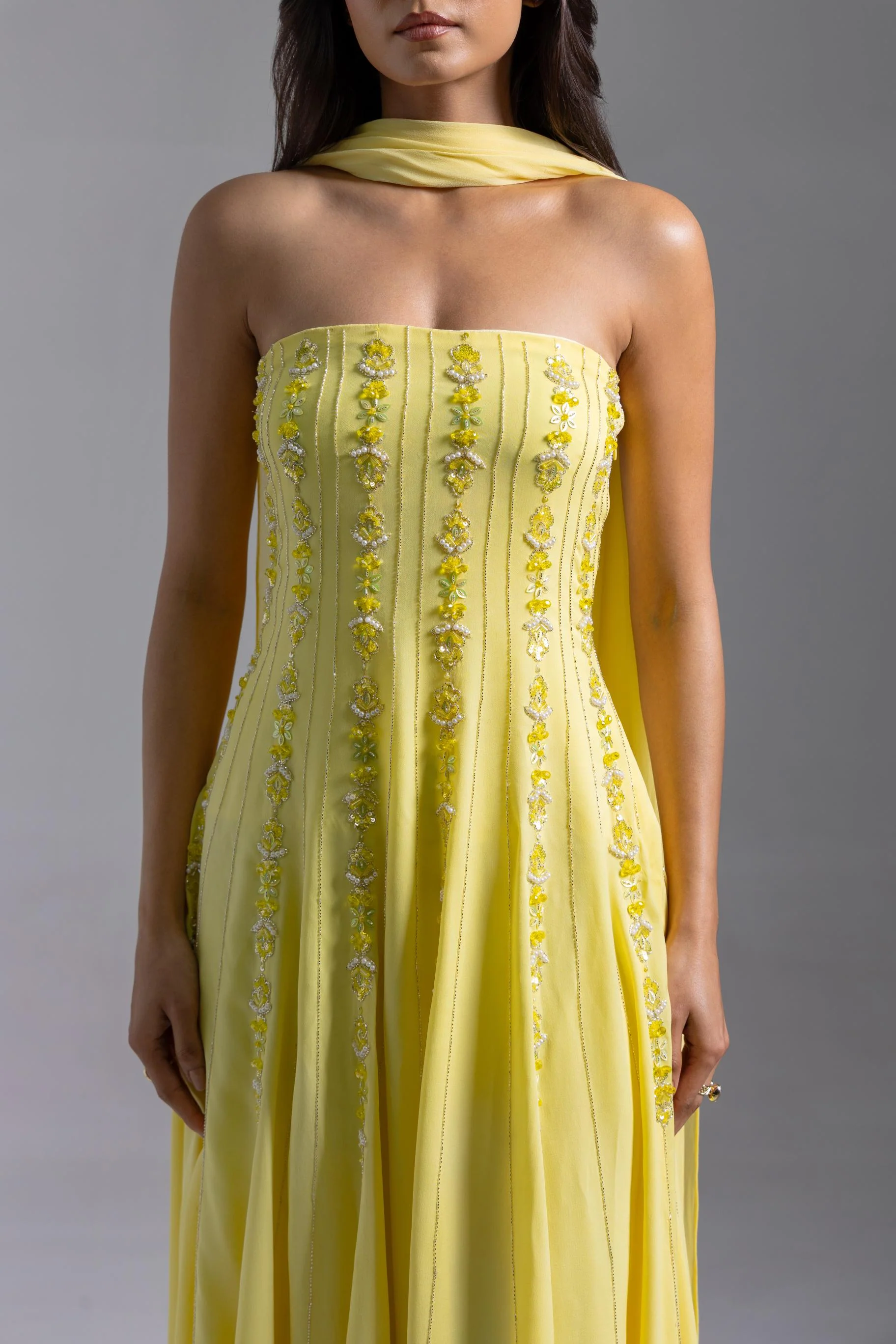 LOOK 04 - Image 4