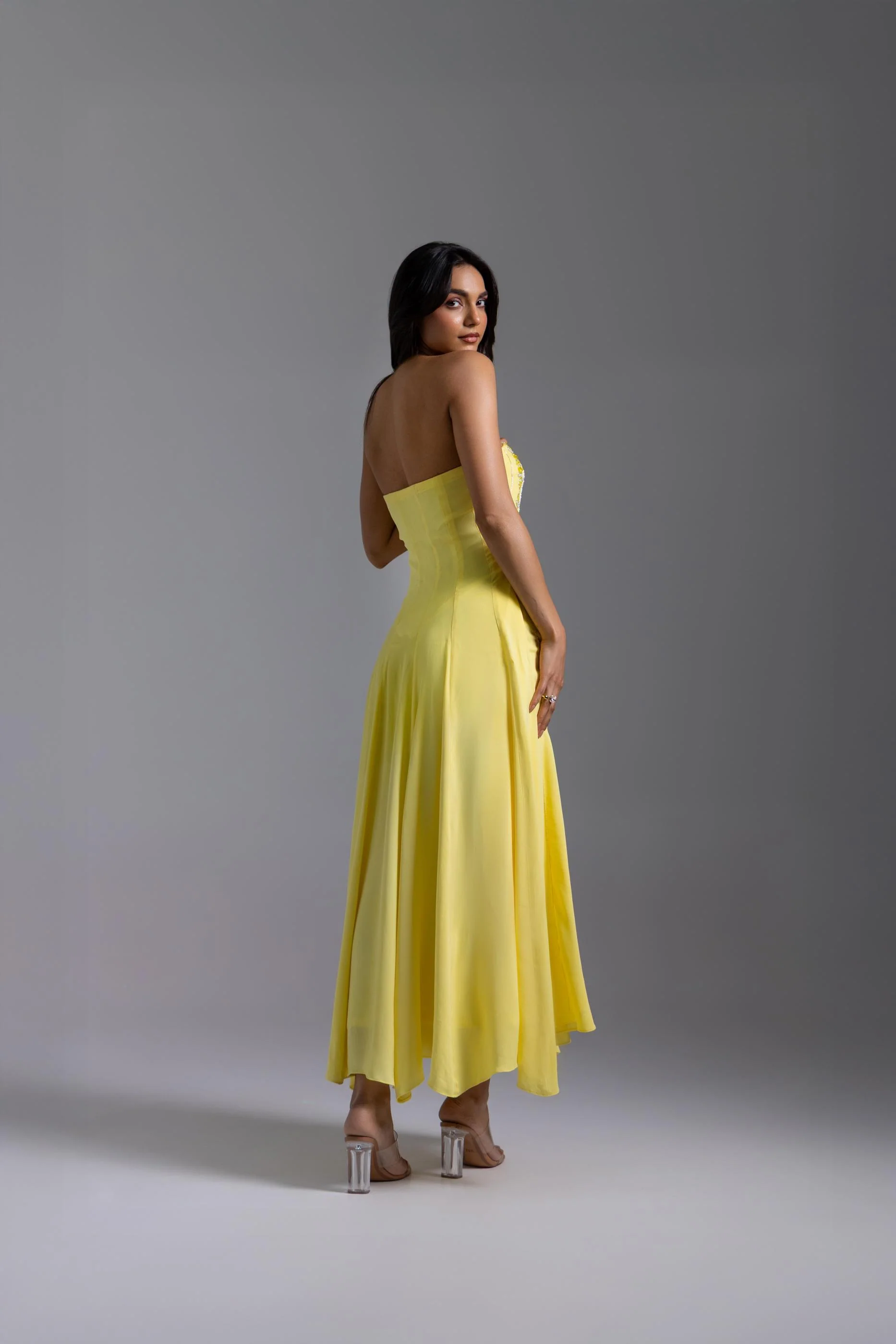 LOOK 04 - Image 8